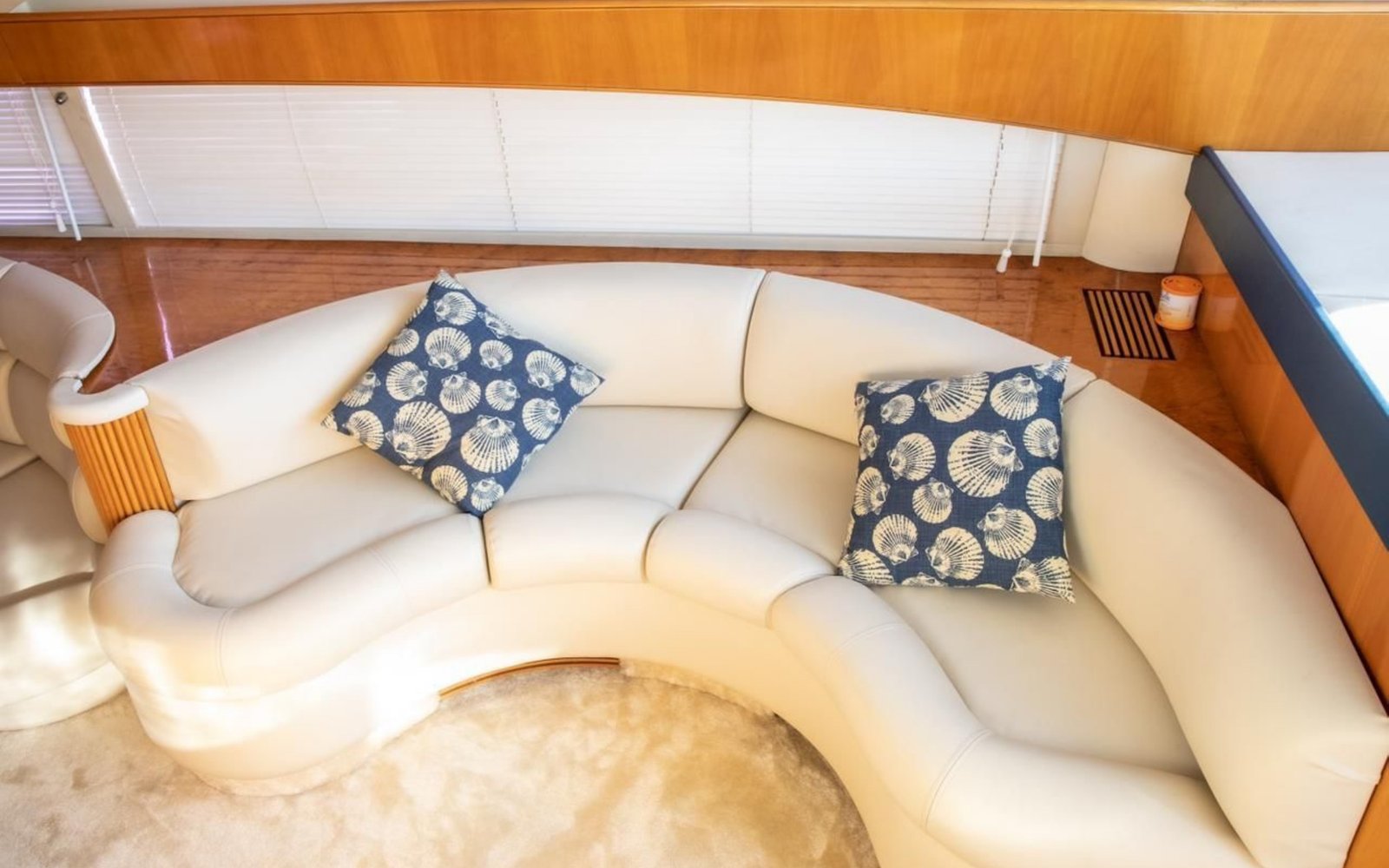 Dubai-52 feet cruiser-Amanos-yachts-tour