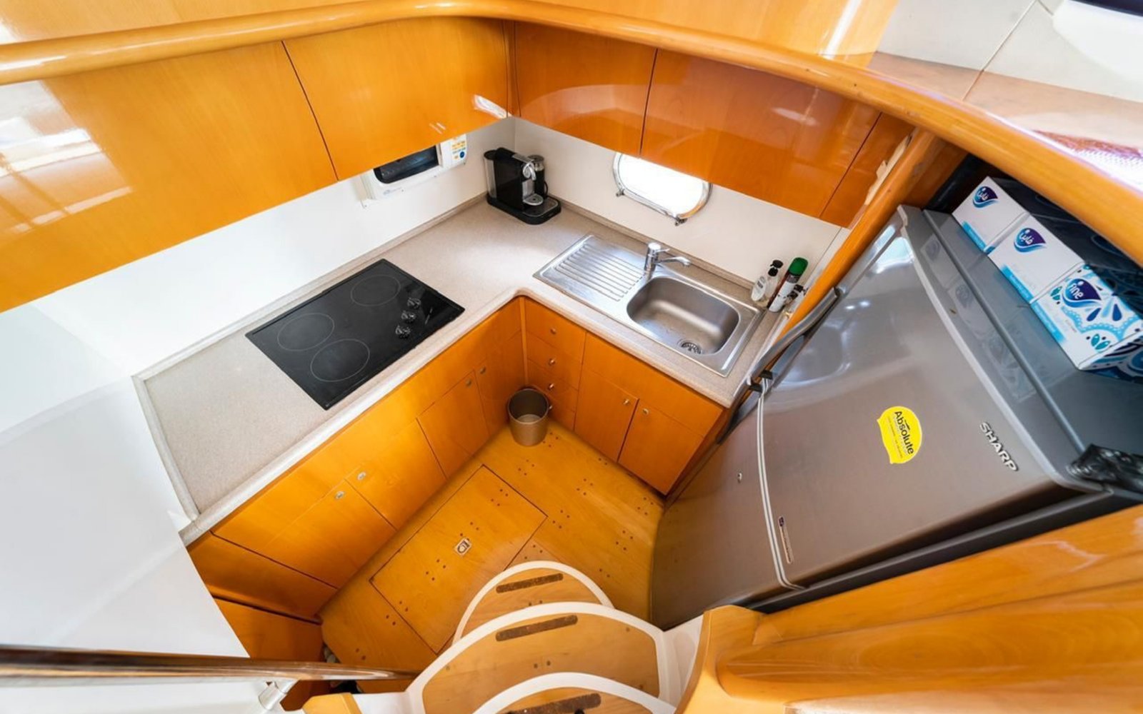 Dubai-52 feet cruiser-Amanos-yachts-tour