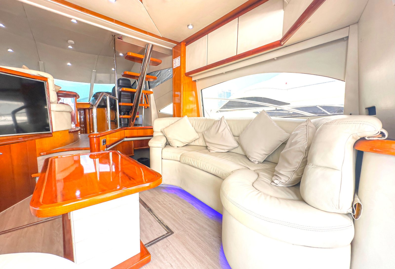 Dubai-56 feet cruiser-Amanos-yachts-tour