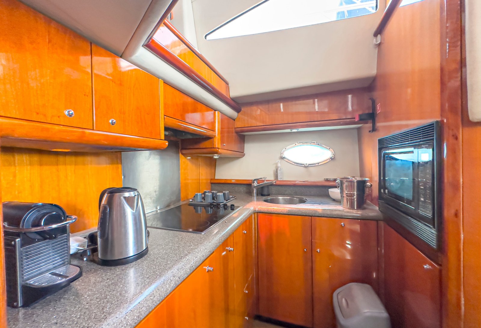 Dubai-56 feet cruiser-Amanos-yachts-tour