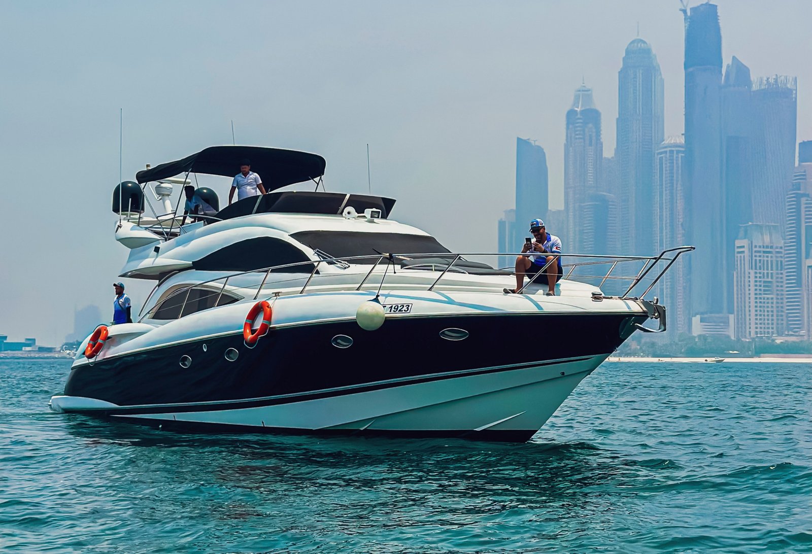 Dubai-56 feet cruiser-Amanos-yachts-tour