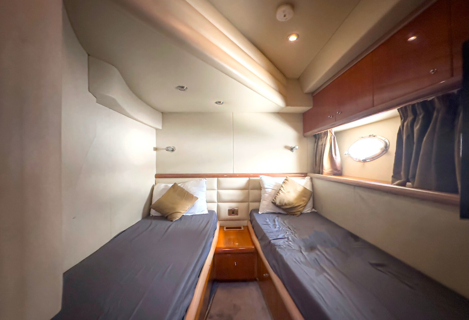 Dubai-56 feet cruiser-Amanos-yachts-tour