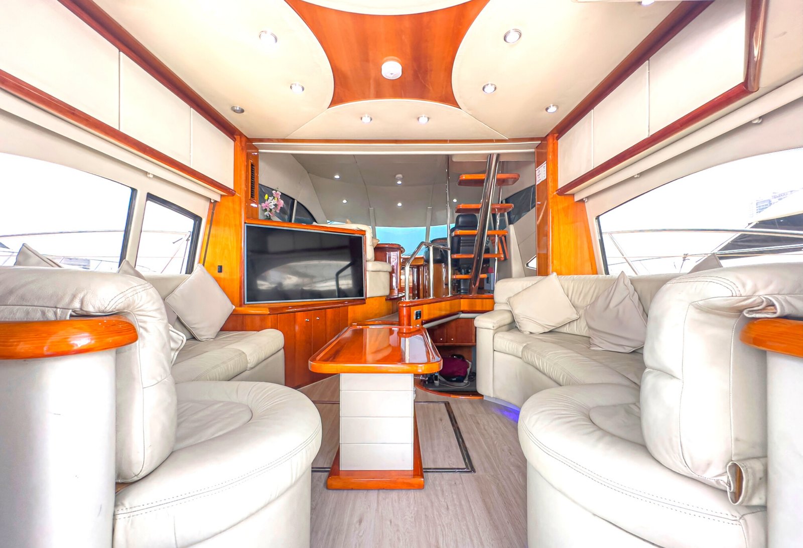 Dubai-56 feet cruiser-Amanos-yachts-tour