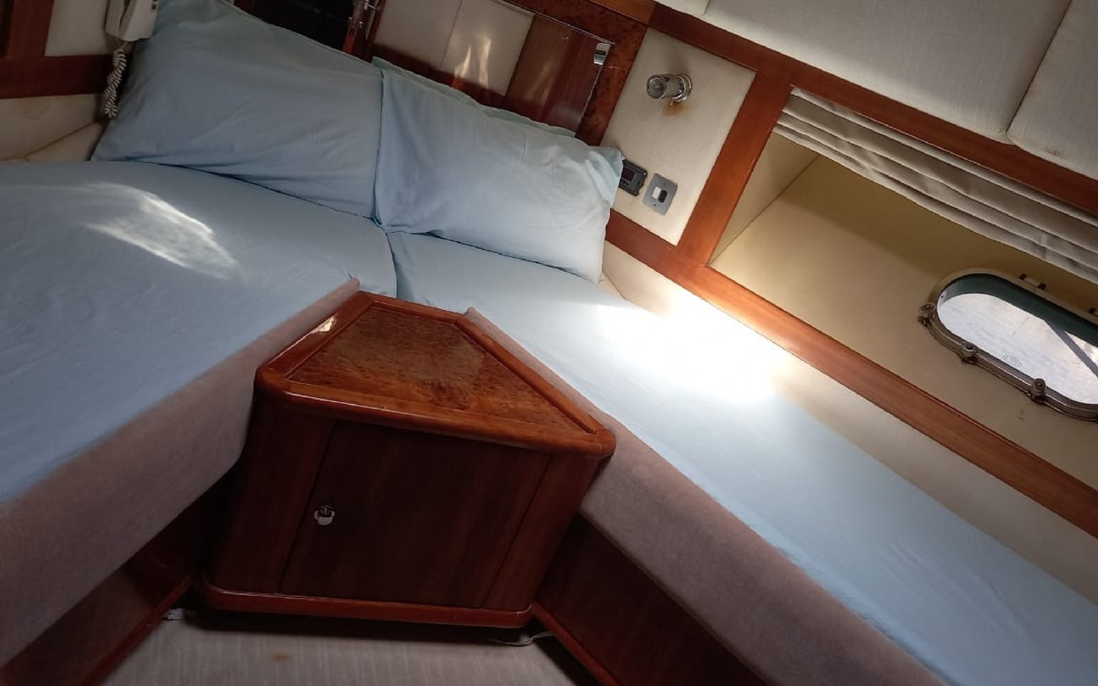 Dubai-66 feet cruise-Amanos-travel