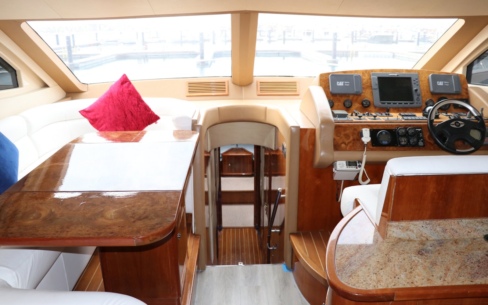 Dubai-66 feet cruise-Amanos-travel