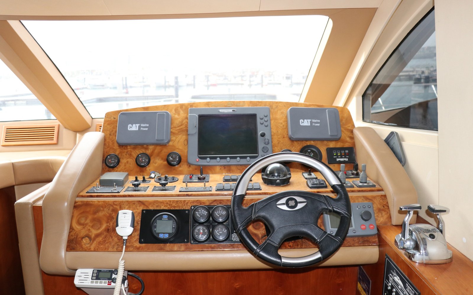 Dubai-66 feet cruise-Amanos-travel