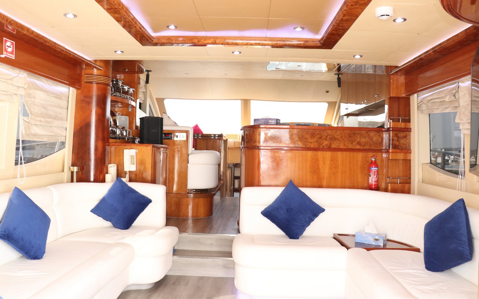 Dubai-66 feet cruise-Amanos-travel